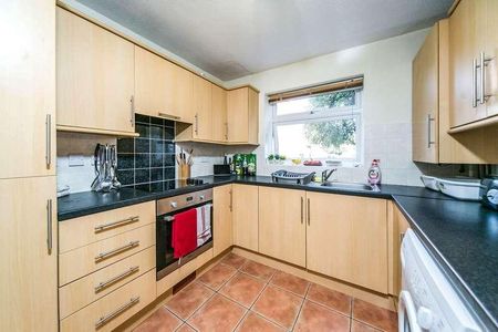 Valerie Court, Bath Road, Reading, RG1 - Photo 2