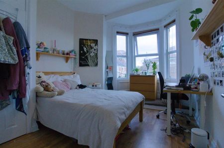 4 bedroom flat to rent - Photo 4