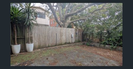 Private Two-Bedroom Bondi Courtyard Apartment - Photo 3