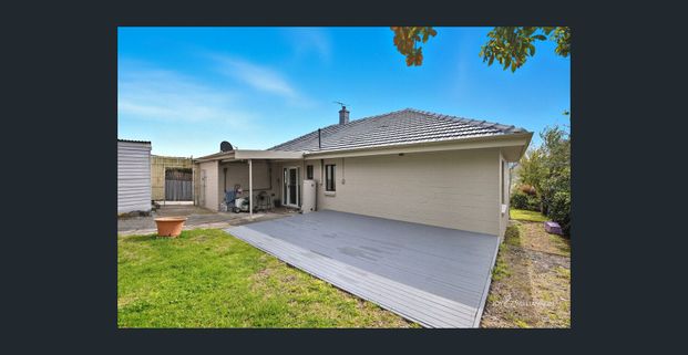 Superb family home - Photo 1