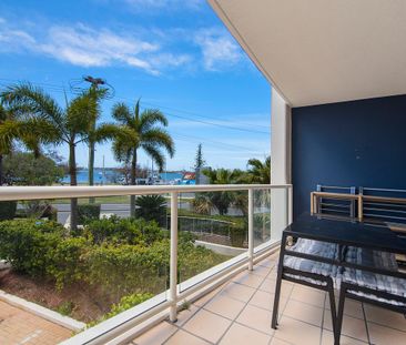 17/106-108 Marine Parade, Southport, QLD 4215 - Photo 2