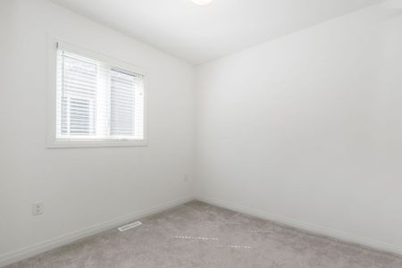 For Lease - 20 Andean Lane, Barrie, Ontario - Photo 4