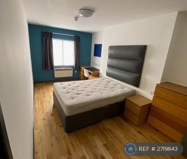 1 bedroom in a flat share to rent - Photo 4