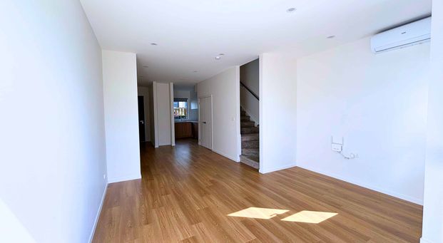 New Build Terrace House Next to Royal Reserve - Photo 1