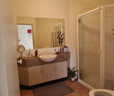 4-bedroom shared house, Huntingdale rd - Photo 5