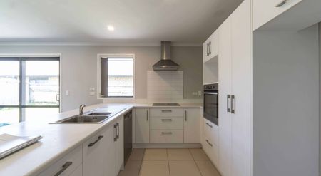 Executive Family Home - Photo 3