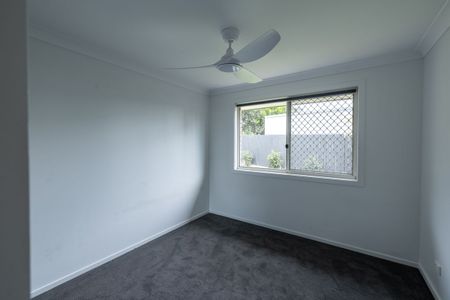 Modern 4-Bedroom Home with Solar - Photo 4