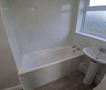 2 bedroom semi-detached house to rent - Photo 6