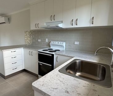A Fresh New Look in the Heart of Torquay - Photo 5