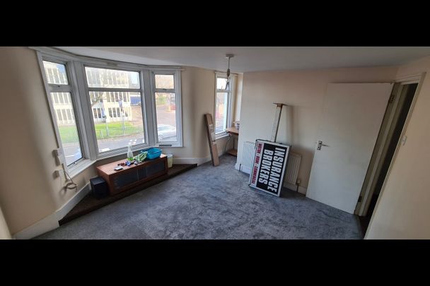 2 Bed Flat, Ley Street, IG1 - Photo 1