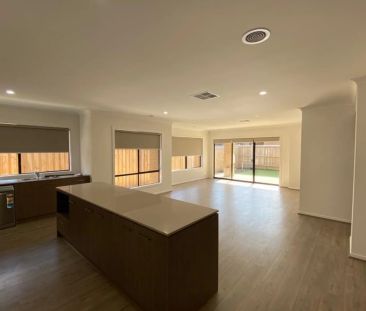 Spacious Family Excellence in Westbrook Estate - Photo 4