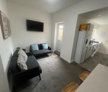 4 bedroom maisonette to rent - Photo 3