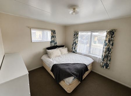 Charming 3-Bedroom Home in Mangakakahi - Photo 3