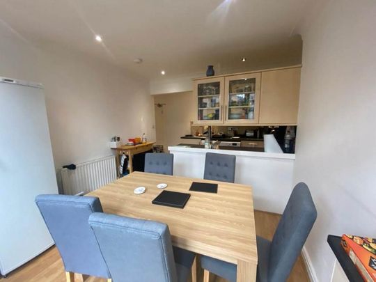 1 bedroom in a house share to rent - Photo 1