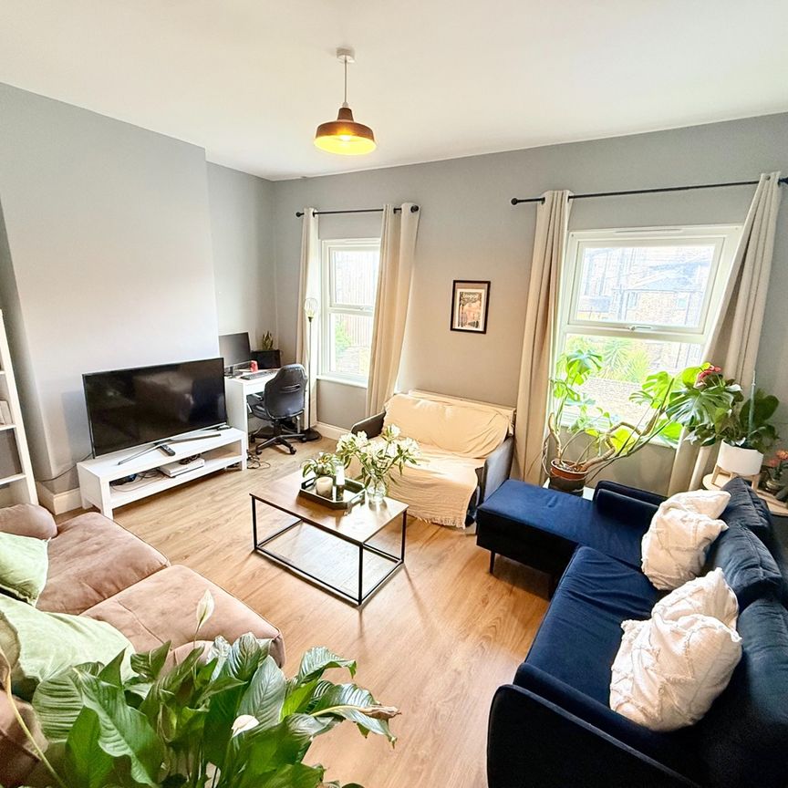 1 Bed Flat, St Donatts Road, SE14 - Photo 1