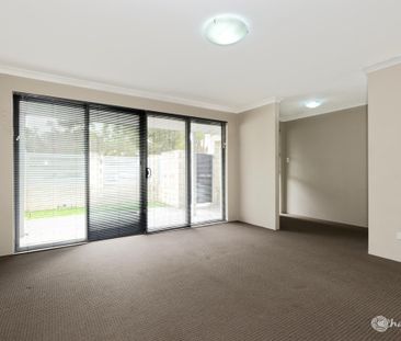 COMFORTABLE FAMILY HOME IN QUIET STREET! - Photo 5