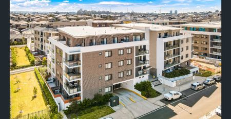 Modern 1 Bedroom + Study Apartment in Prime Location! - Photo 4