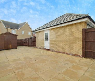 4 bedroom semi-detached house to rent - Photo 4