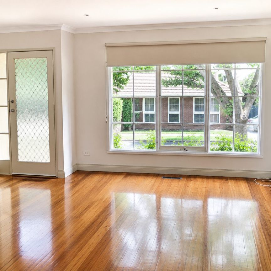 Beautifully Presented 2 Bedroom Unit in Leafy Street - Photo 1