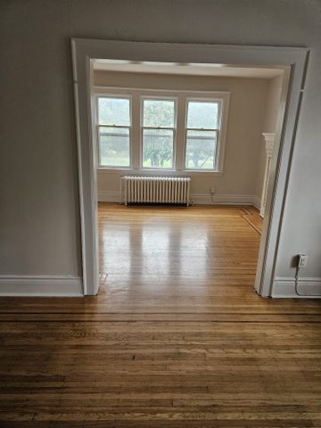 For Lease - 983 Main Street Unit# 3, Hamilton, Ontario - Photo 2