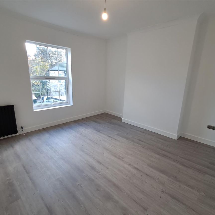 1 bed flat to rent in Aldenham Road, Bushey, WD23 - Photo 1
