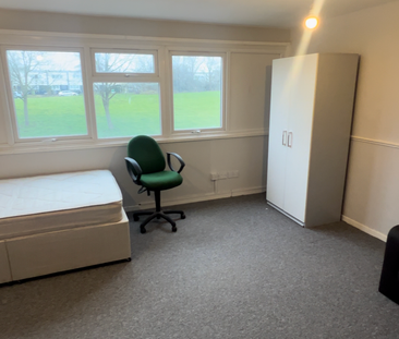 NETHERFIELD - ROOM RENTAL - Photo 1