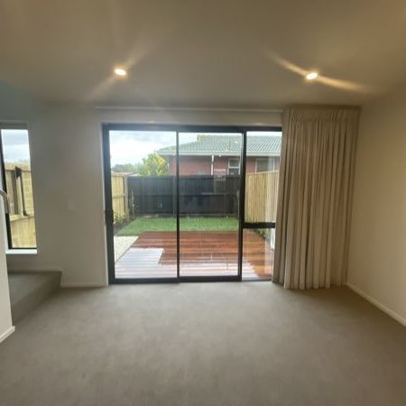 2/9 Marcroft St, Woolston - Photo 1