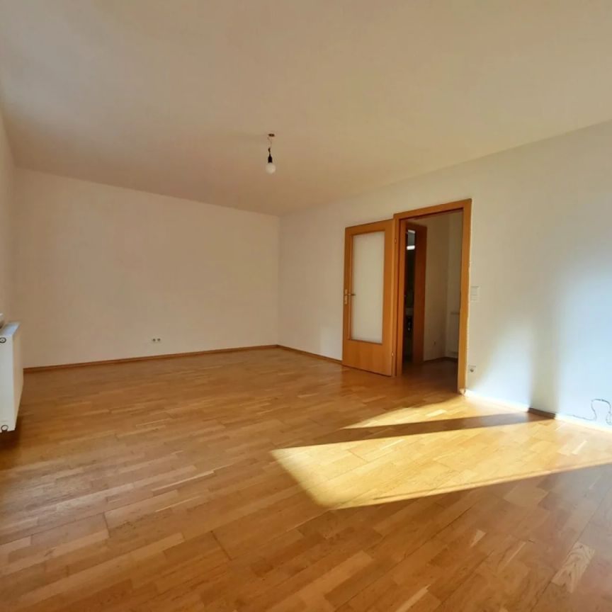 Freundliche, gemütliche Single - 1 Raum Wohnung mit offener Küche und innenhofseitiger Terrasse - in U-Bahn Nähe - Photo 1