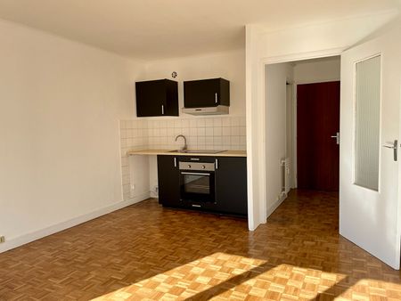 Location Appartement 1 pièce 24m² - Photo 2