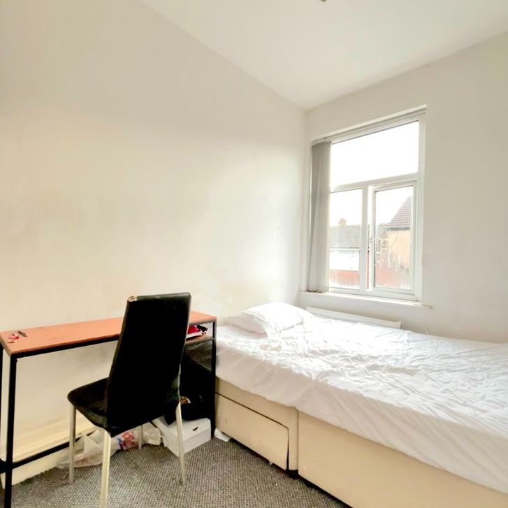 Room in a Shared House, Romney Street, M6 - Photo 1