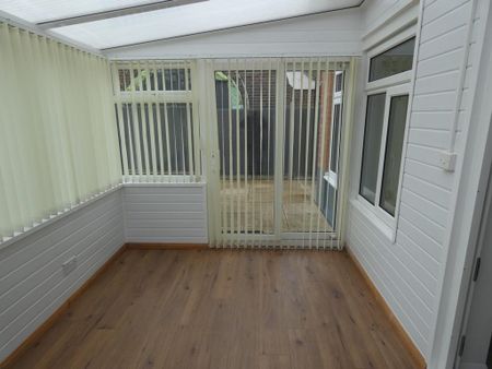 3 bedroom end of terrace house to rent - Photo 2