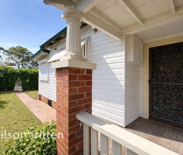 Prime Location 1 Bedroom Duplex with Spacious Yard! - Photo 5