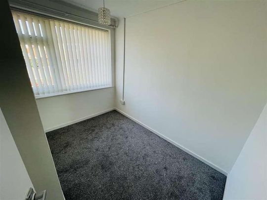 Fraser Close, Off Hilton Avenue, CV10 - Photo 1