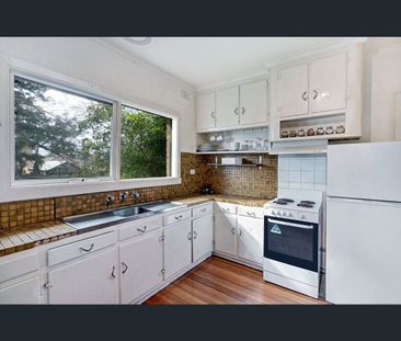 10 Inverness Avenue, Burwood, Vic 3125 - Photo 1