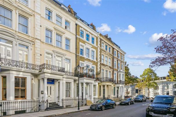 Beautifully presented and fully furnished two bedroom apartment in a prime South Kensington location. - Photo 1