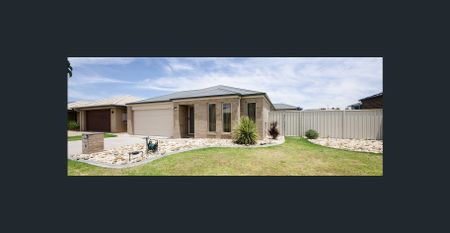 Beautiful, Modern Family Home! - Photo 5