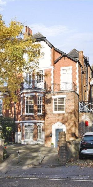 2 bedroom flat in Hampstead - Photo 1