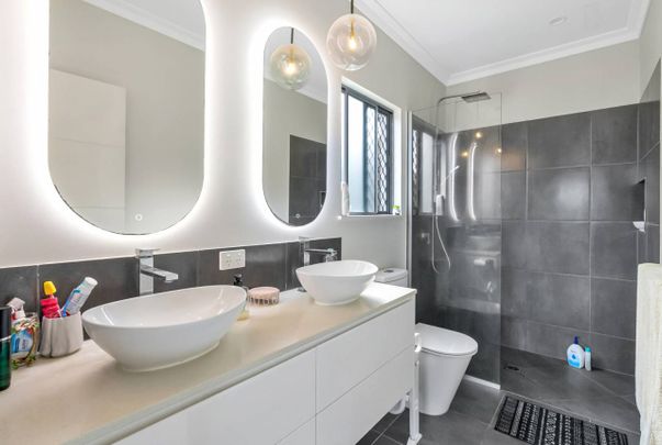 Executive Family Home - Fully Furnished - Photo 1