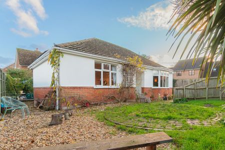 2 bedroom bungalow to rent - Photo 2