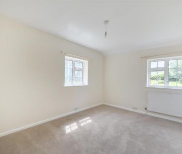3 bedroom detached house to rent - Photo 4