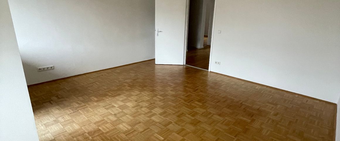 Mietwohnung in Nürnberg - Wohnen mit 2 Loggien und herbstlichem Weitblick! - Foto 1