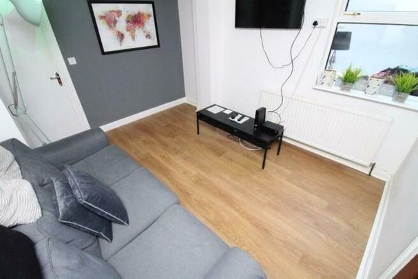 Room in a Shared House, Stafford Road, SO15 - Photo 1