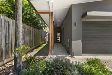 Stylish Townhouse with Exceptional Outdoor Living - Photo 3