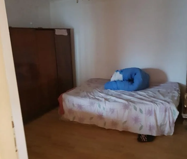INCHIRIERE o casa MODESTA cu 4 CAMERE, complet mobilata si utilata ... - Fotografie 1