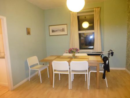 3 bedroom end of terrace house to rent - Photo 3