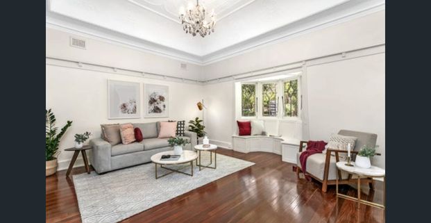 Family house presents a superb lifestyle proposition in a premier location - Photo 1