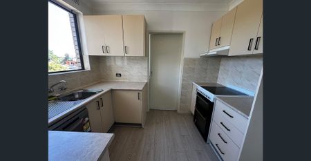 Immaculate first floor apartment - Photo 5