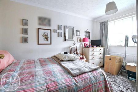 3 bedroom semi-detached house to rent - Photo 4