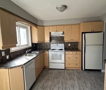 95 Collette Cres, Upper Barrie | $2200 per month | Utilities Included - Photo 5