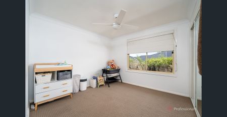 MODERN FIVE BEDROOM HOME IN QUIET CUL-DE-SAC - Photo 2